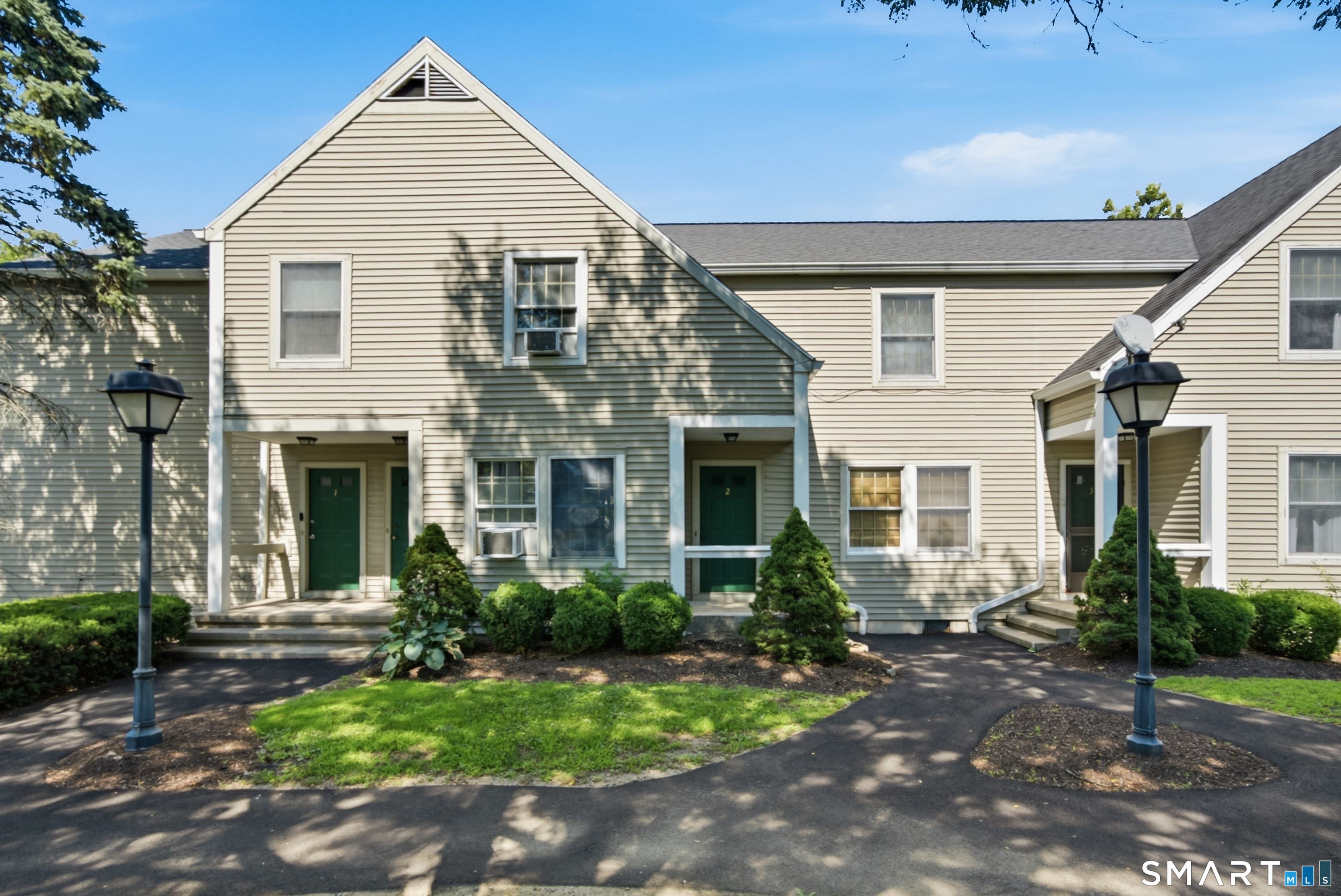 10-14 East Franklin Street, a2, Danbury, CT 06810 | For Sale at $295,000