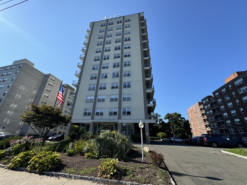  condo home sold located at 2370 North Avenue, 9g, Bridgeport, CT 06604