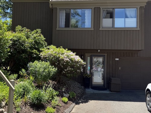  condo home for sale located at 283 Agawam Drive, a, Stratford, CT 06614