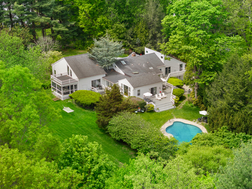 Contemporary single family home sold located at 10 Twin Falls Lane, Westport, CT 06880