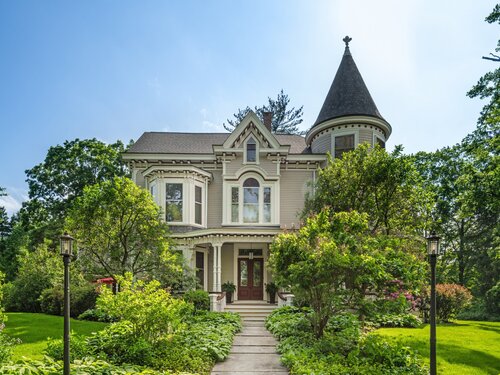 Antique single family home sold located at 13 Sugar Street, Newtown, CT 06470