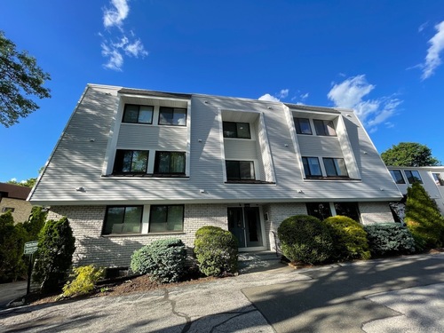 Waterfront condo home for sale located at 73 Riverside Avenue, 3b, Stamford, CT 06905
