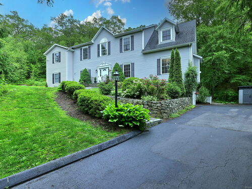  single family home for sale located at 2 Abbey Lane, Newtown, CT 06470