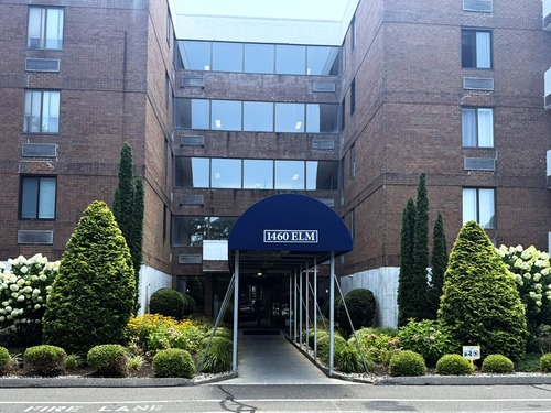  condo home for sale located at 1460 Elm Street, 124, Stratford, CT 06615