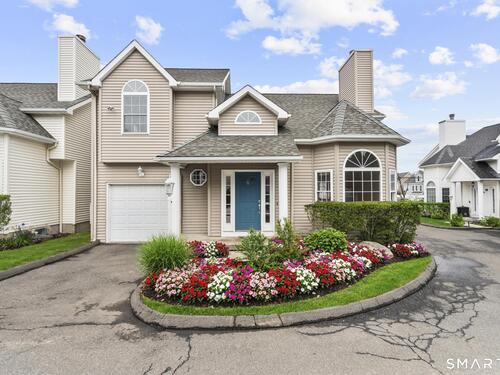  condo home for sale located at 168 Colonial Road, apt 6, Stamford, CT 06906