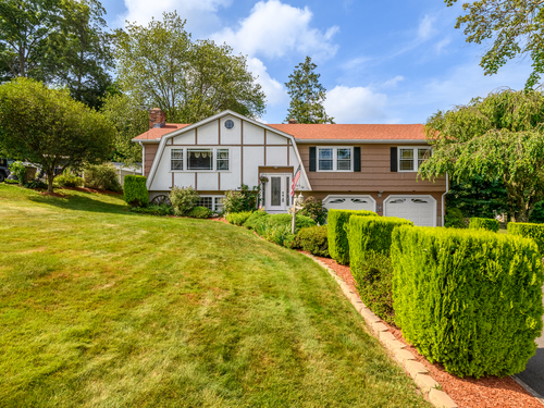  single family home for sale located at 38 Pine Street, Trumbull, CT 06611