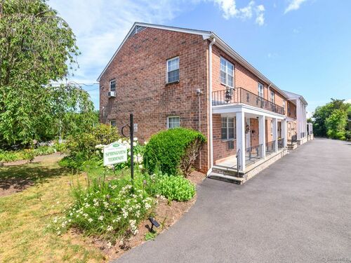  townhouse condo for sale located at 1197 Hope Street, apt 7, Stamford, CT 06907