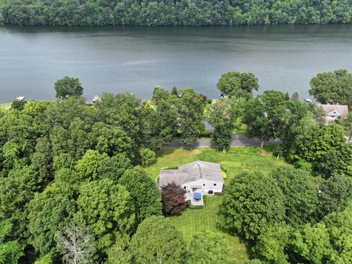 single family home for sale located at 21 Lillinonah Drive, Brookfield, CT 06804