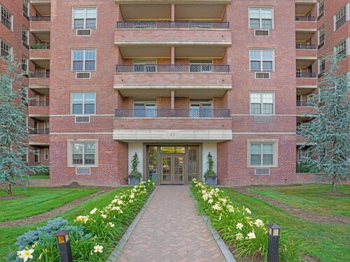  condo home for sale located at 20 Church Street, b62, Greenwich, CT 06830