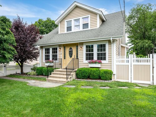  townhouse condo for sale located at 30 Douglas Avenue, 1, Stamford, CT 06906