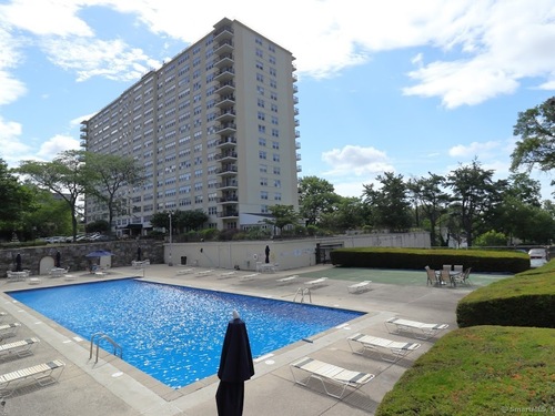  condo home for sale located at 2625 Park Avenue, 11a, Bridgeport, CT 06604