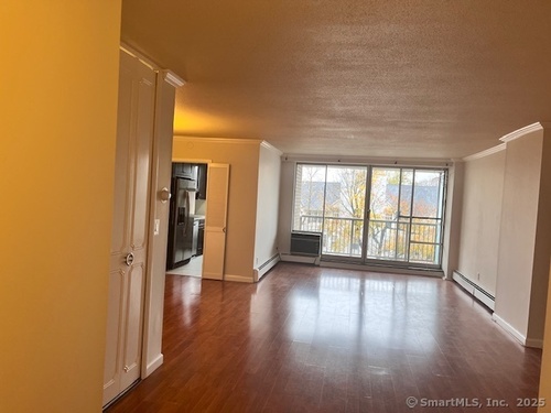 condo home for sale located at 65 Glenbrook Road, apt 5e, Stamford, CT 06902
