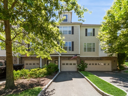  townhouse condo for sale located at 86 Woodcrest Lane, Danbury, CT 06810
