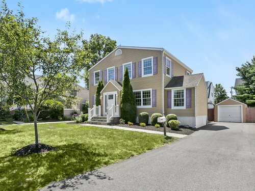  single family home for sale located at 204 Eastlawn Street, Fairfield, CT 06824