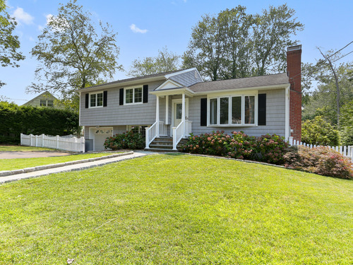  single family home for sale located at 14 Windsor Place, Fairfield, CT 06824