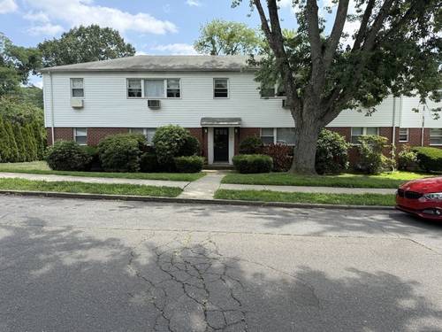  condo home for sale located at 72 Cherry Hill Drive, 1a, Bridgeport, CT 06606