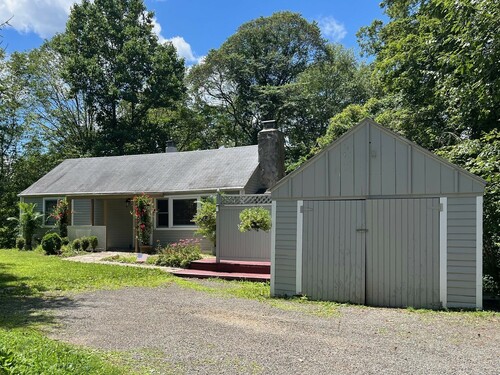single family home for sale located at 341 Georgetown Road, Weston, CT 06883