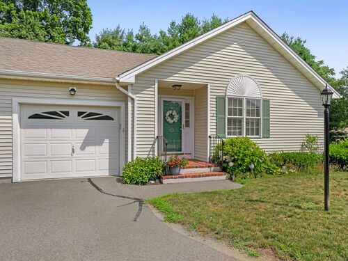 condo home for sale located at 13 Cider Mill Lane, Trumbull, CT 06611