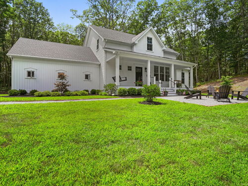  single family home for sale located at 10 Castle Meadow Road, Newtown, CT 06470