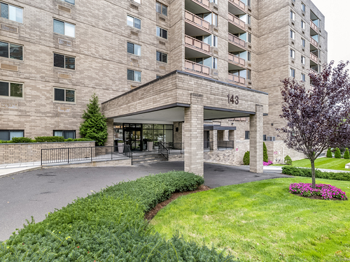  condo home for sale located at 143 Hoyt Street, #3b, Stamford, CT 06905