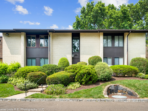  condo home for sale located at 75 Courtland Avenue, 10, Stamford, CT 06902