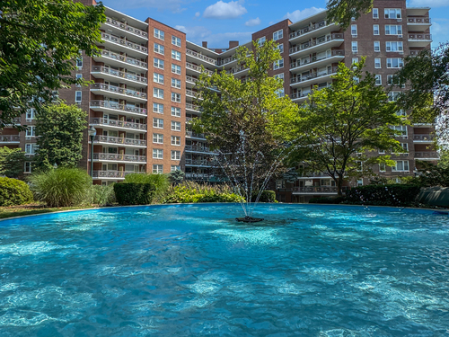  condo home for sale located at 91 Strawberry Hill Avenue, apt 824, Stamford, CT 06902