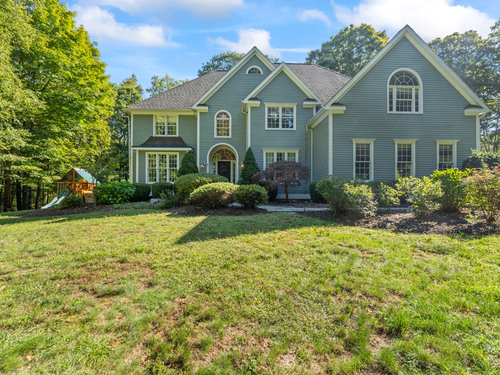  single family home sold located at 8 Arthurs Court, Newtown, CT 06470