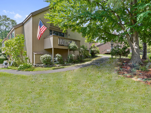 condo home for sale located at 288B Agawam Drive, Stratford, CT 06614