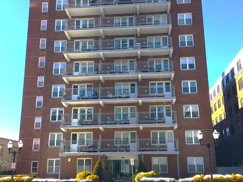  condo home for sale located at 700 Summer Street, apt 4l, Stamford, CT 06901