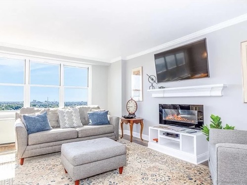  condo home for sale located at 2625 Park Avenue, phb, Bridgeport, CT 06604