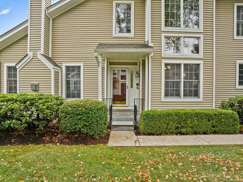  townhouse condo for sale located at 7 Regency Circle, 7, Trumbull, CT 06611