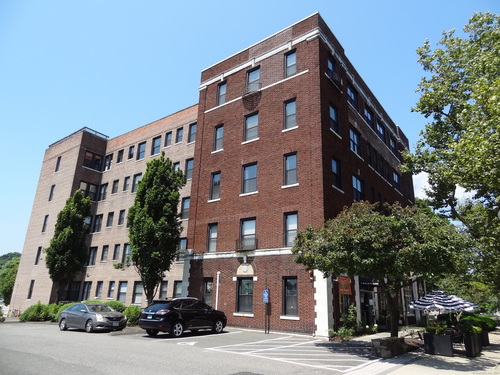  condo home for sale located at 881 Lafayette Boulevard, 5n, Bridgeport, CT 06604