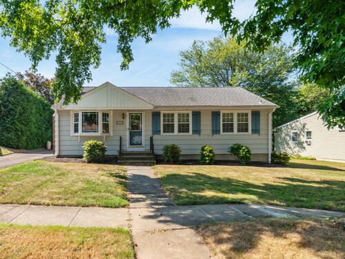 single family home for sale located at 125 Douglas Street, Stratford, CT 06614