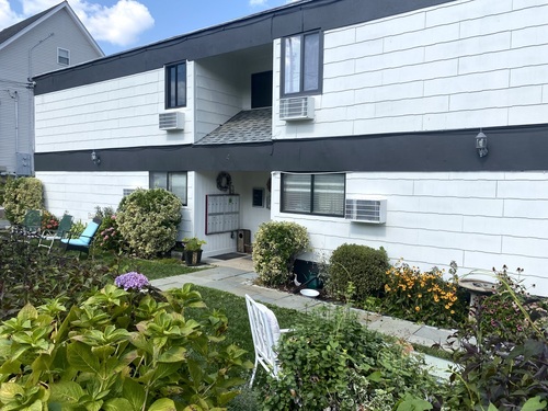  condo home for sale located at 4 Glenwood Avenue, apt b3, Norwalk, CT 06854