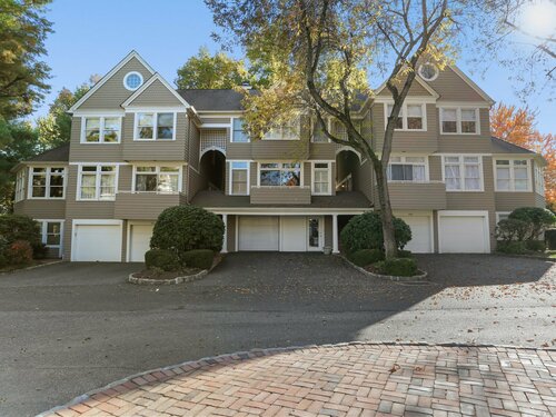  townhouse condo for sale located at 992 South Pine Creek Road, 992, Fairfield, CT 06824