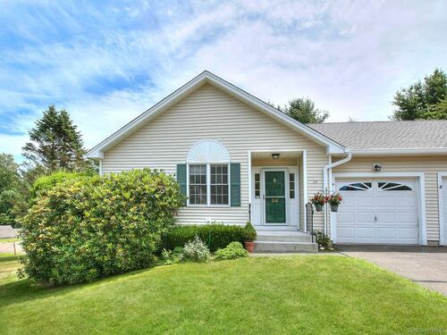 condo home for sale located at 84 Cider Mill Lane, Trumbull, CT 06611