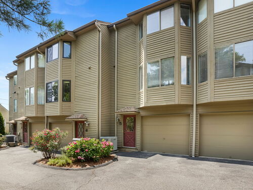  townhouse condo for sale located at 100 Willowbrook Avenue, 5, Stamford, CT 06902