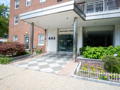  condo home for sale located at 444 Bedford Street, apt 5d, Stamford, CT 06901