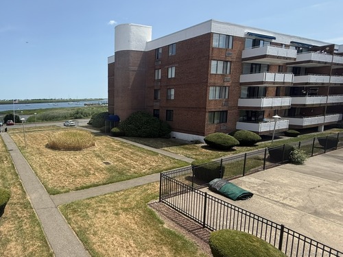  condo home for sale located at 1460 Elm Street, 225, Stratford, CT 06615