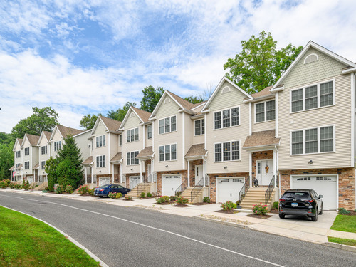  townhouse condo for sale located at 2 Oak Meadow Drive, 102, Brookfield, CT 06804