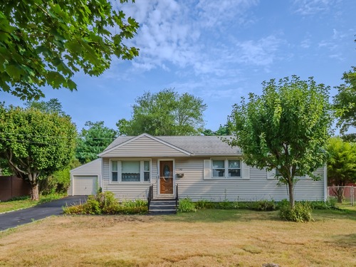 single family home for sale located at 142 Doreen Drive, Fairfield, CT 06824