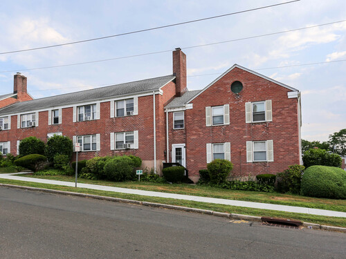  condo home for sale located at 7 Standish Road, apt 4, Stamford, CT 06902