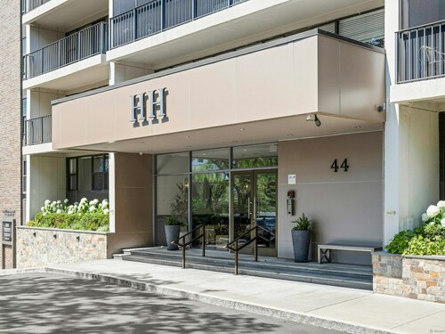  condo home for sale located at 44 Strawberry Hill Avenue, apt 12f, Stamford, CT 06902