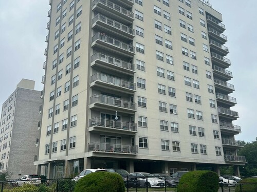 condo home for sale located at 2370 North Avenue, 4c, Bridgeport, CT 06604
