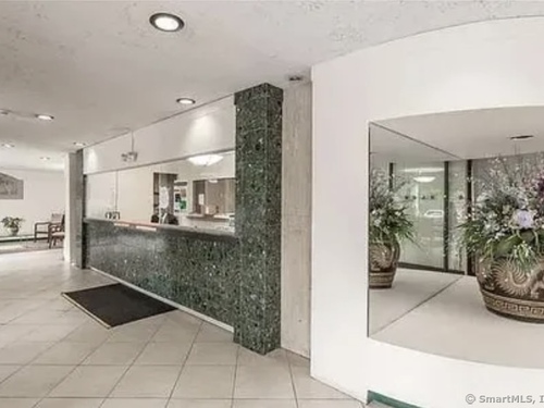  condo home for sale located at 2625 Park Avenue, 15 g, Bridgeport, CT 06610