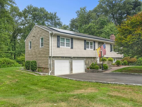  single family home for sale located at 40 Winthrop Place, Monroe, CT 06468