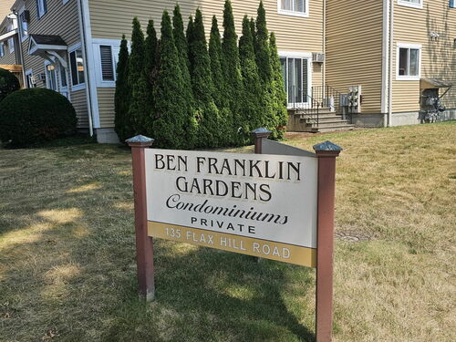  condo home for sale located at 135 Flax Hill Road, apt 21, Norwalk, CT 06854