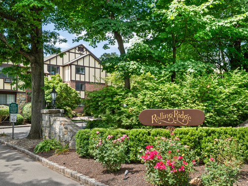 Waterfront condo home for sale located at 50 Aiken Street, apt 425, Norwalk, CT 06851