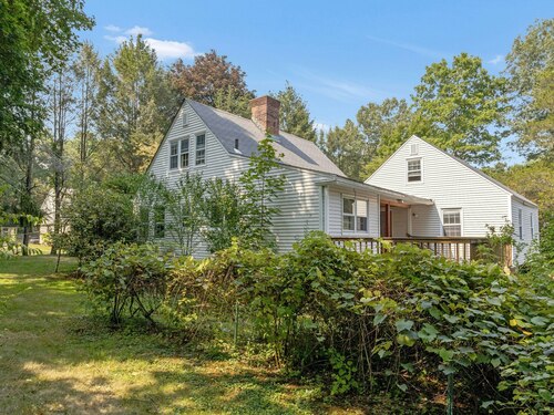  single family home for sale located at 4 Pin Oak Court, Westport, CT 06880