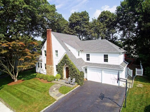  single family home for sale located at 7 Buckingham Place, Norwalk, CT 06851